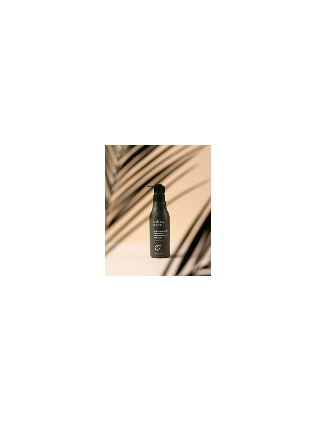 BOTANICAPHARMA Olio di mandorle puro per viso corpo e capelli pompetta da 500ml