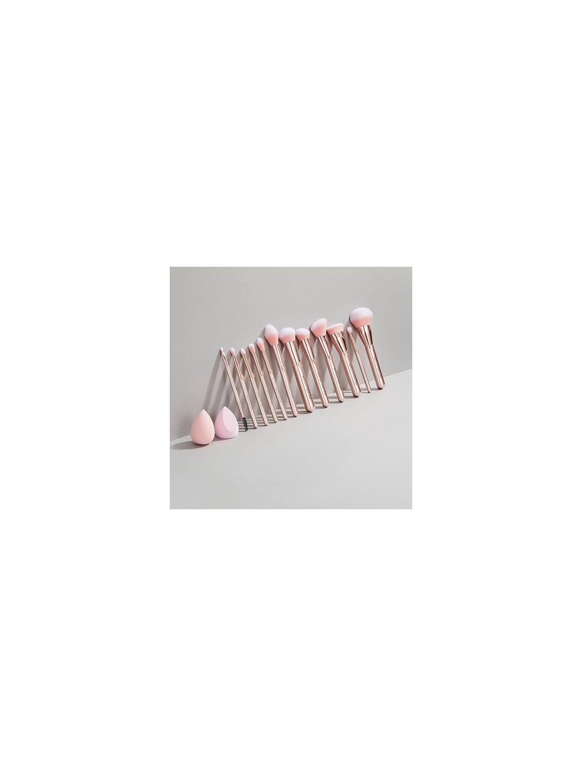 Pennello Fondotinta Angolato Makeup Revolution R8