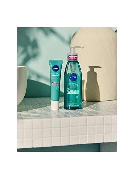 Nivea DERMA SKIN CLEAR Gel Detergente Viso 150ml Donna