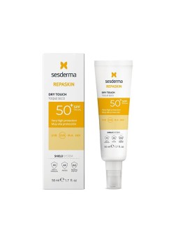 Sesderma Protezione solare viso opacizzante SPF 50+ Repaskin Dry Touch Protezione solare viso 50ml donna