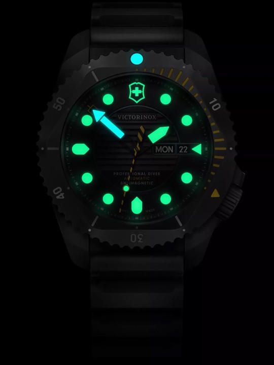 orologio uomo Victorinox 241997 Mens Watch Dive Pro Automatic Titanium 43mm 30ATM