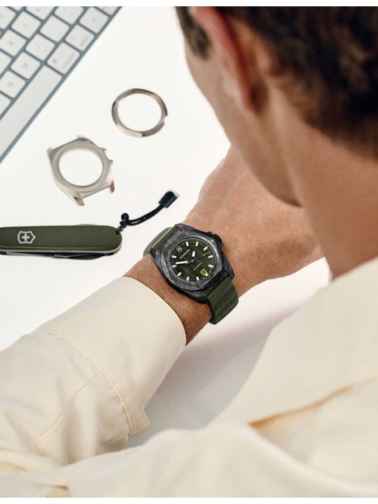 orologio uomo Victorinox 242021.1 Mens Watch I.N.O.X. Carbon Automatic 41mm 20ATM