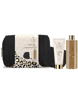 Set regalo Luxury Bathing Company con prodotti per la cura del corpo in vassoio cosmetico (Kamr, Mous & Ambra) donna