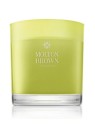 Candela profumata Molton Brown Dewy al mughetto e anice stellato con note floreali legnose e muschiate 480 g.
