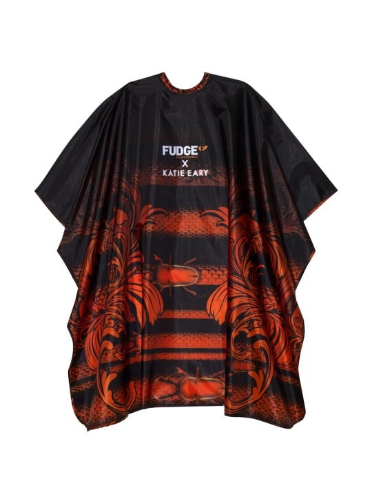 Mantellina da parrucchiere Fudge Professional Katie Eary colore rosso/nero.