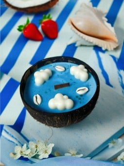 Candela Artigianale Mykonos Surfing Road – Fragranza Fragola, Cocco e Vaniglia Surfing road www.essenzetotalstyle.com 