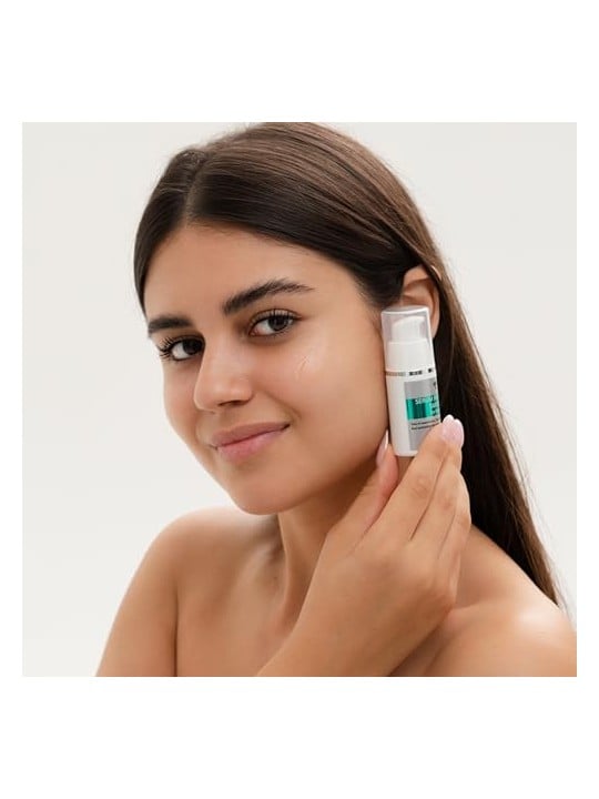 Green pharm cosmetics Siero Bioprotettore Levigante Per Il Contorno Degli Occhi siero levigante sotto gli occhi 15ml
