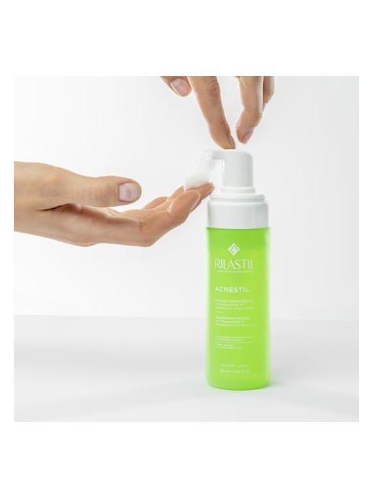 Rilastil Acnestil Mousse Detergente per pelle mista/acneica
