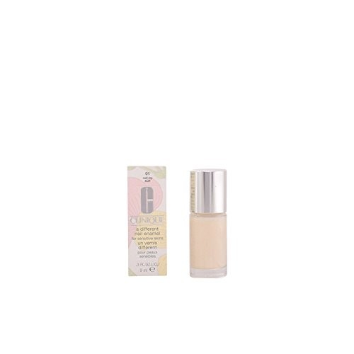 Clinique A Different Nail Enamel Colour Corrector Nail Polish 01 Call My Buff 9ml donna